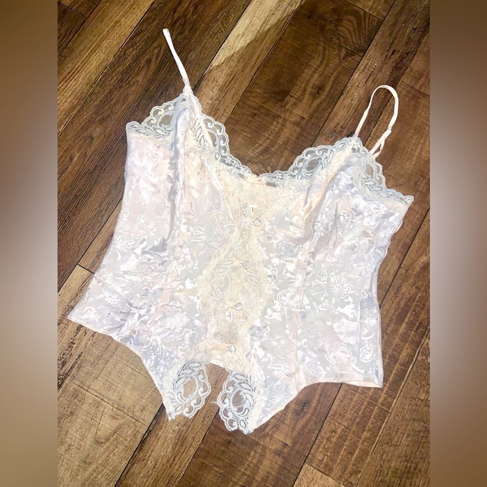 Victoria’s Secret gold label  y2k 90s cream open front button lace cami summer